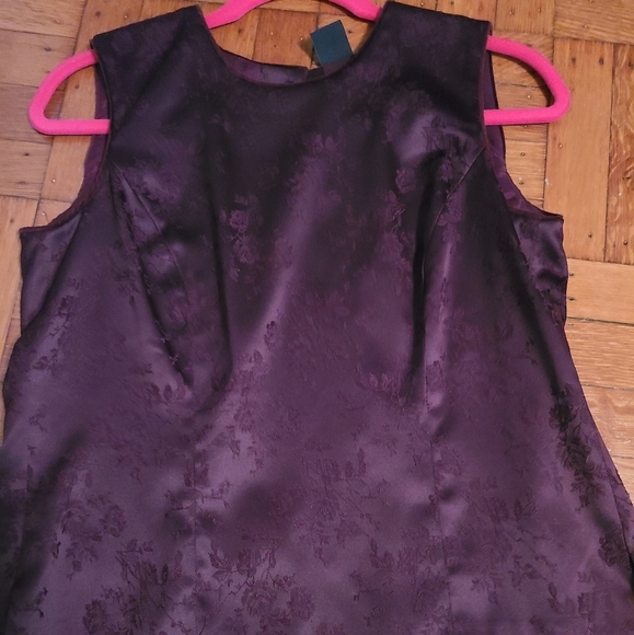 Sleeveless satiny top - Picture 2 of 5